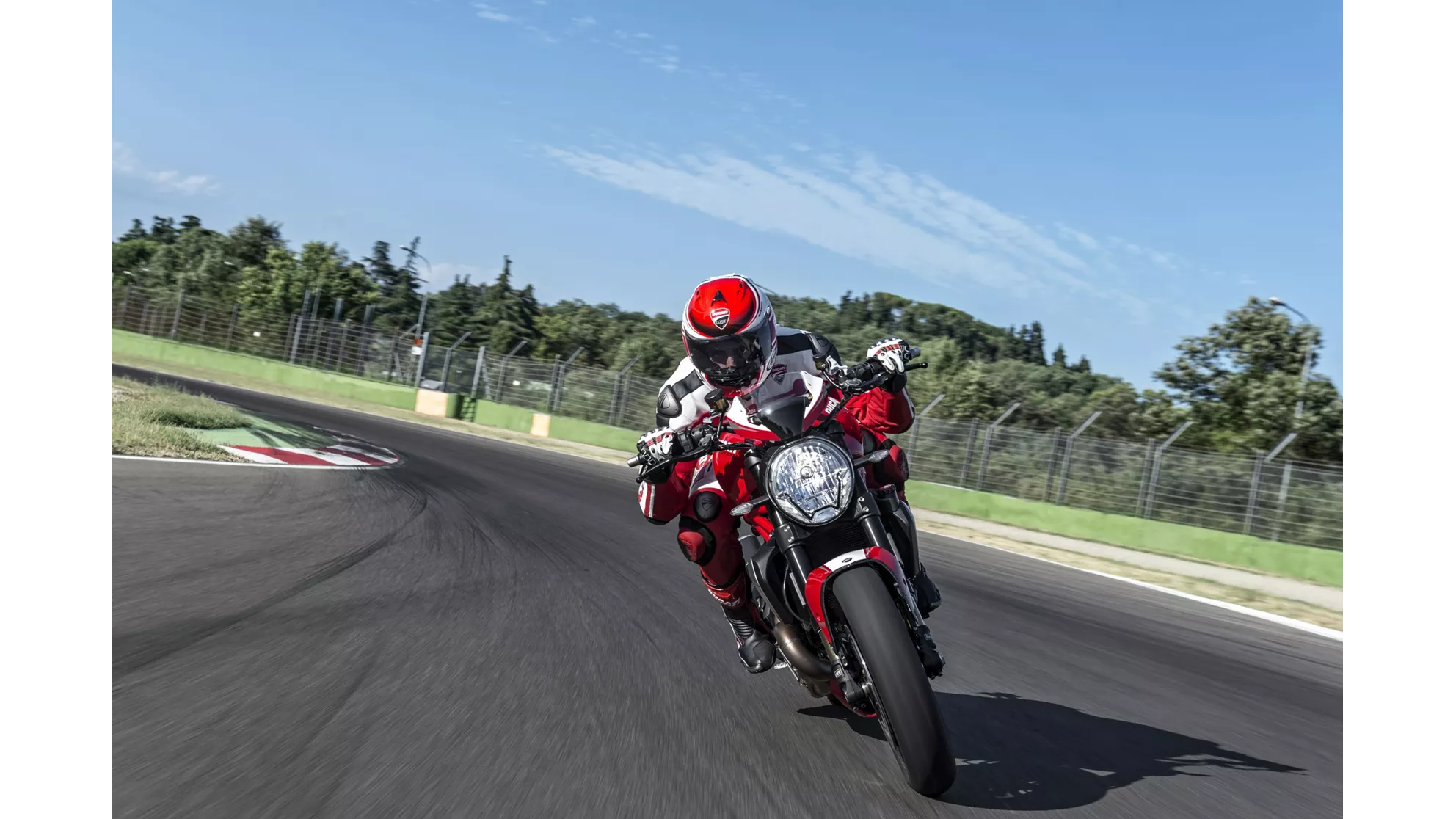 Ducati Monster 1200 R - Kép 1